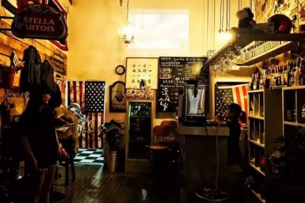 探索独具魅力的美美小店：感受与摇滚风格截然相反的温柔细腻氛围