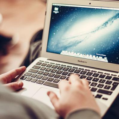 我的笔记本电脑突然没有声音了，这是什么情况？如何解决这个问题？