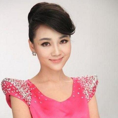 (笑傲红尘什么意思)笑傲红尘：在纷繁复杂的人生旅途中追寻真爱的勇气与智慧