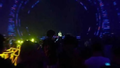 (战歌dj超嗨曲在线试听)潮流尚歌，传奇最嗨战歌dj版，助你燃烧夜晚舞池