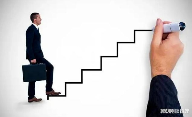 路人boss：如何通过自我提升和专业发展，在职场中成为优秀的领导者？