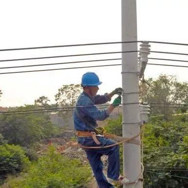 (光明使者套装在哪里买)探索光明使者套装的神秘魅力：提升你的游戏体验与角色实力