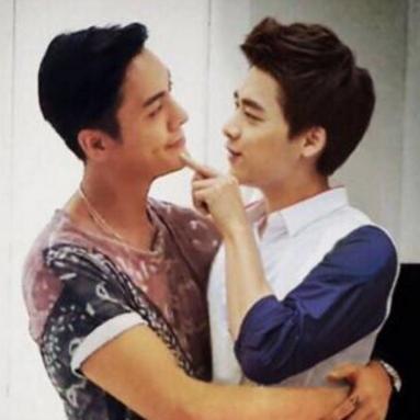 (勇闯僵尸阵破解版)勇闯僵尸 apocalypse：炮打僵尸游戏带你体验激情四射的生存挑战！