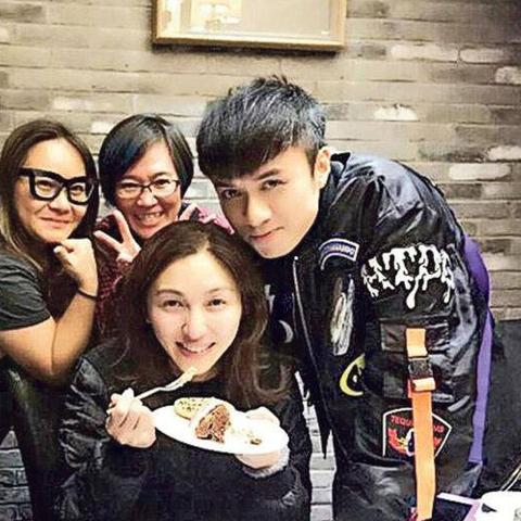 窗外校园青春浪漫，回忆同桌20岁时的点点滴滴，情窦初开时的美好时光