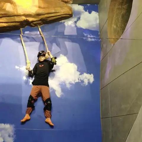 (城市探险01君)探索城市风光与挑战！城市游戏：穿越都市探险之旅