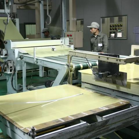 (第一台电脑原理)探索第一台电脑使用的元器件：揭开早期计算机科技的神秘面纱