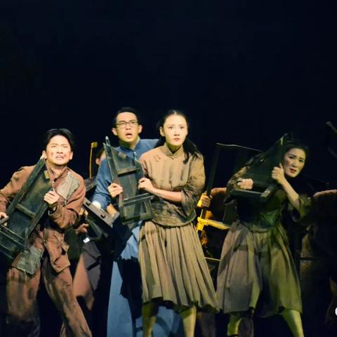 (血色浪漫爱情语录)在血色浪漫的旋律中，探索爱与牺牲交织的动人故事